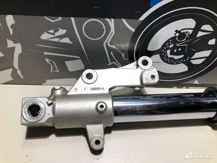 Левое перо Suzuki GSX-R 400 R GK76A 1991г