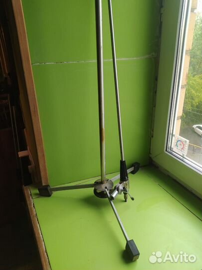 Микрофонная стойка с горизонтальной штангой