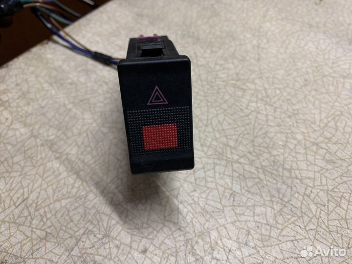 Кнопка аварийки-лампочки Ауди 80/100/А6
