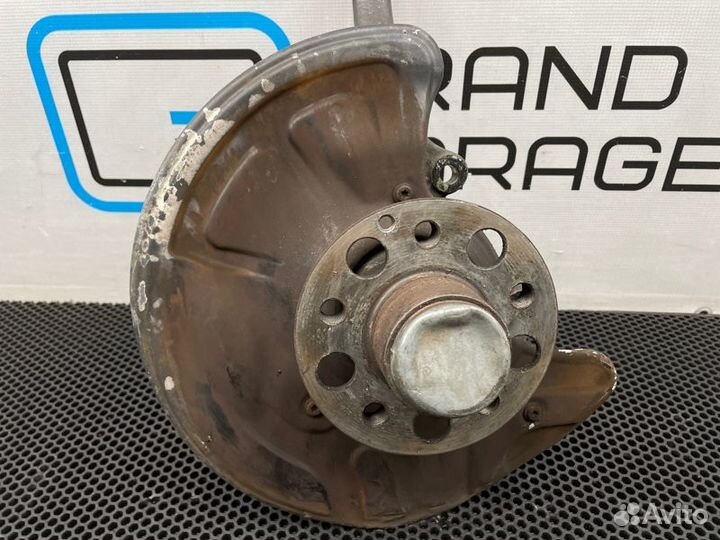 Кулак передний левый Mercedes-Benz Cls-Class W219