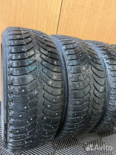 Bridgestone Blizzak Spike-01 225/55 R18 98T