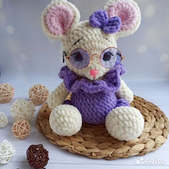 Вязаная игрушка мышка