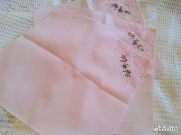 Носовые платки с вышивкой. Новые