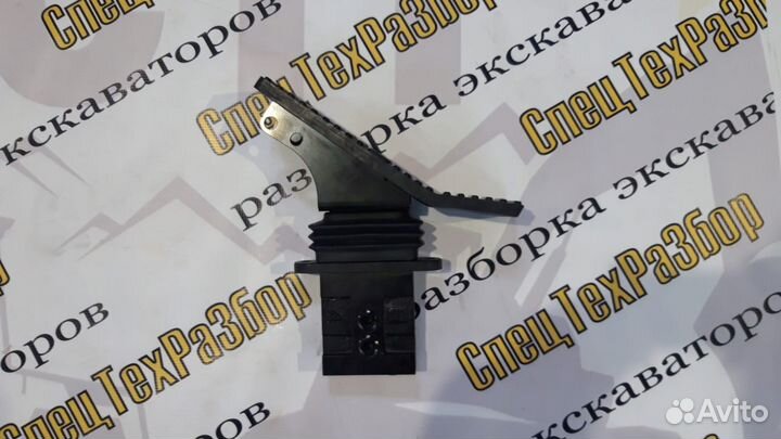 Педаль гидравлическая экскаватора Hitachi