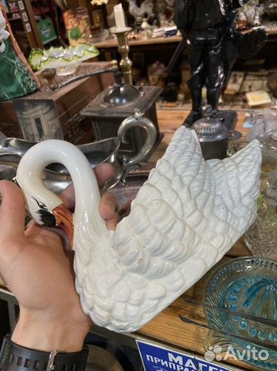 Старинная фарфоровая кофетница, вазочка лебедь