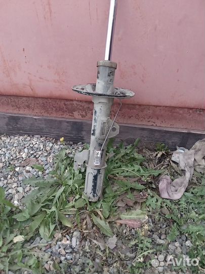 Передние стойки тойота хайлендр-2 2008-2013г