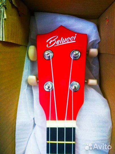 Укулеле Belucci красная матовая