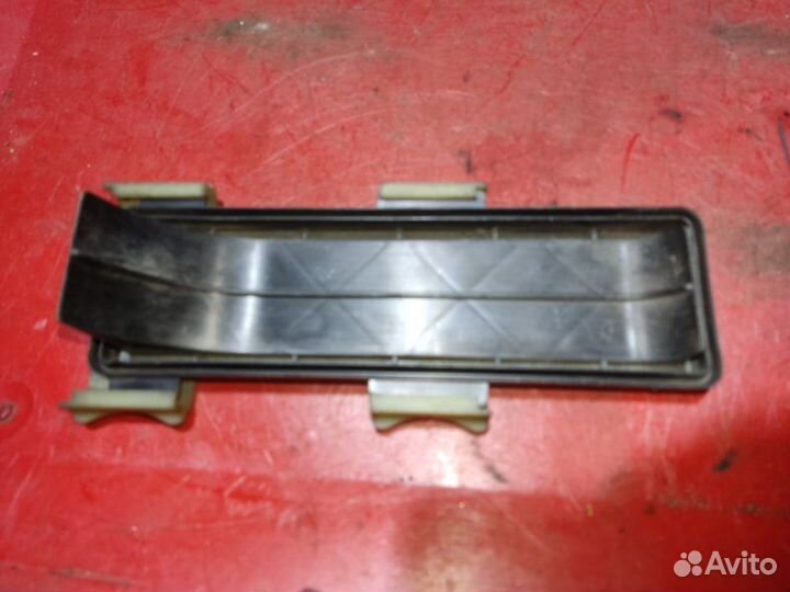 Крышка салонного фильтра Mercedes-Bens E-Class