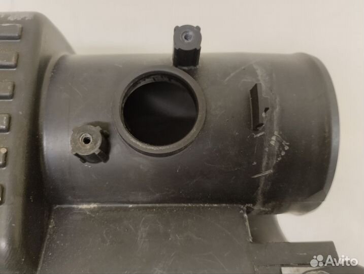 Корпус воздушного фильтра Toyota Land Cruiser Prad