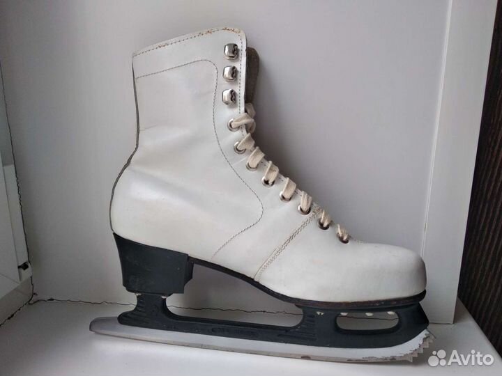 Женские фигурные коньки