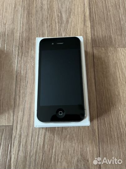 Продаю iPhone 4 16G черный