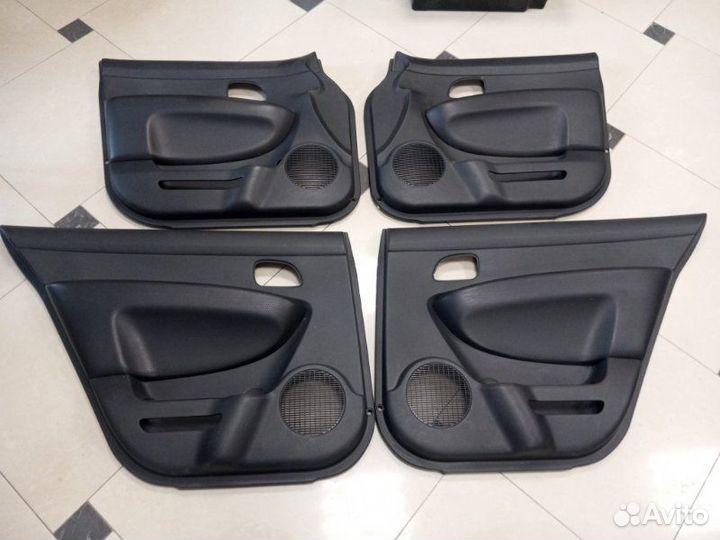 Обшивки дверей комплект Kia Carens FG G4KA 2009