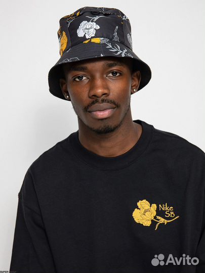 Кепки и панамы Nike