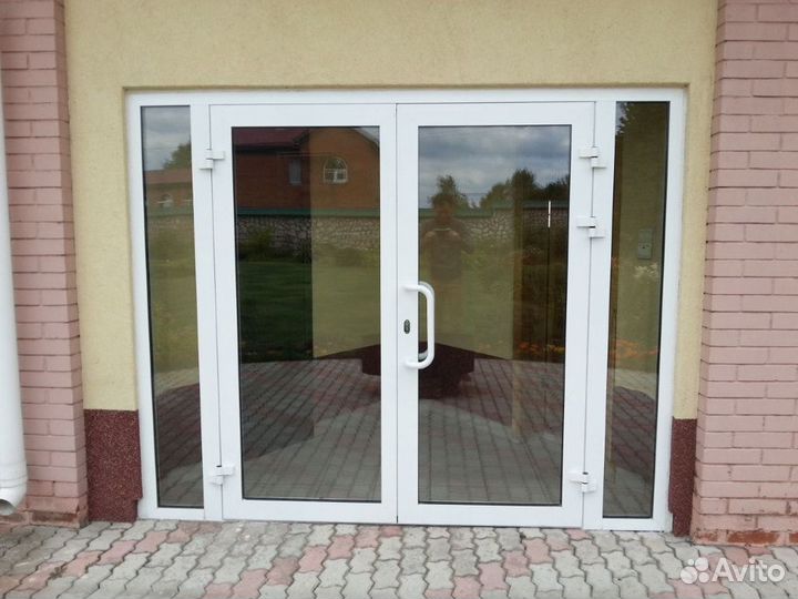 Пластиковые двери и входные группы