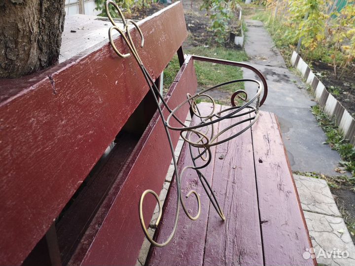 Подставка для цветов настенная