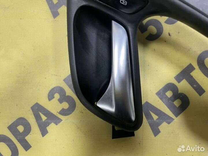 Ручка передняя левая внутренняя VW Polo