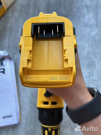 Шуруповерт по гипсокартону Dewalt dcf620