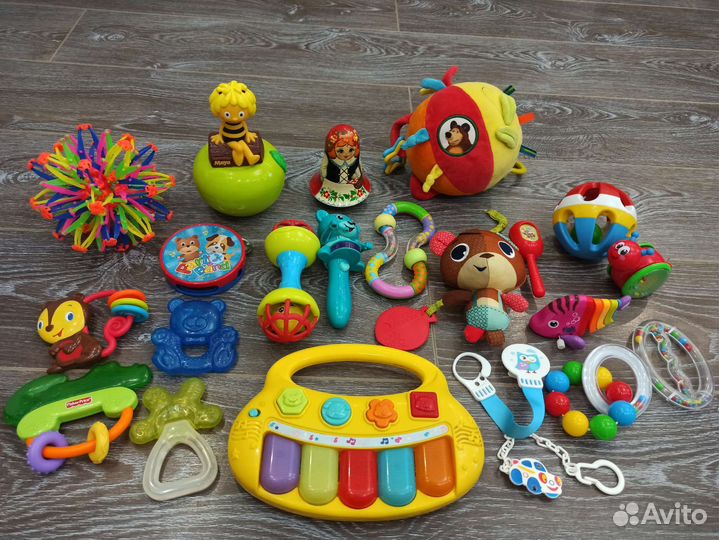 Развивающие игрушки для малышей пакетом