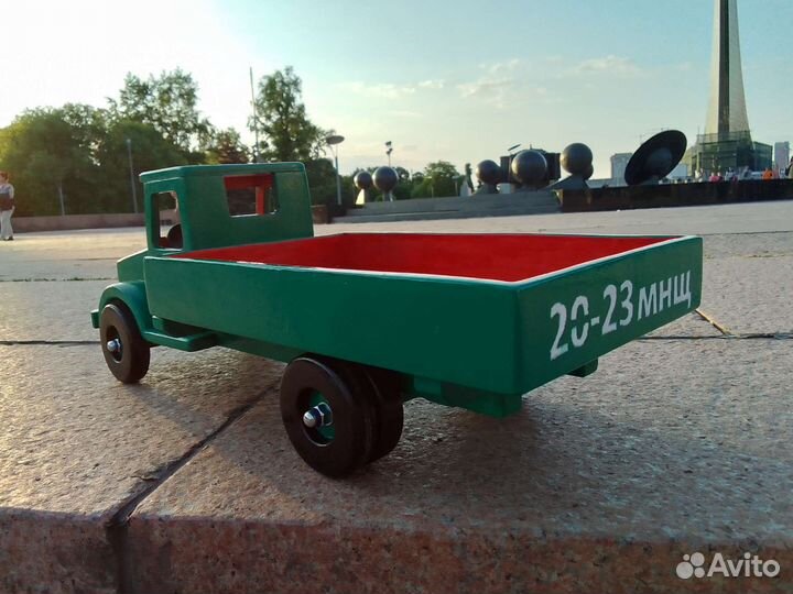 Реквизит для фотоссесии игрушки деревянная машинка