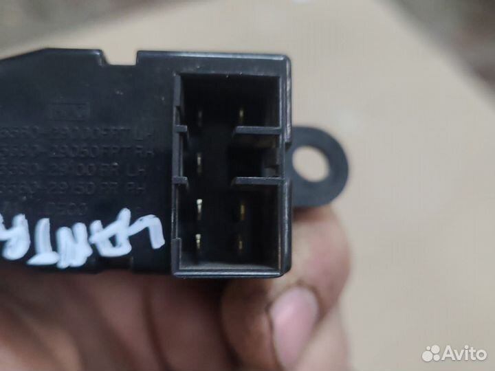 Кнопка стеклоподъемника Hyundai Lantra J2 94-98гг