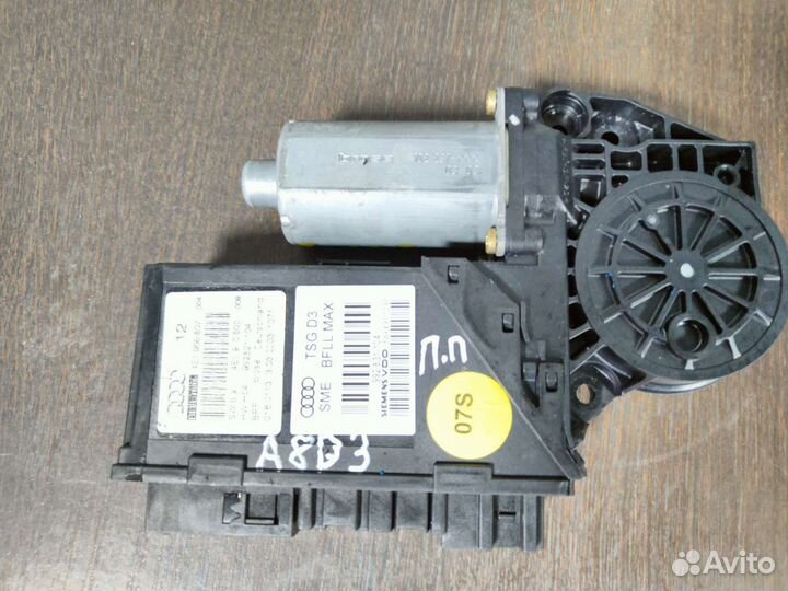 Моторчик стеклоподъемника audi A8 d3 пер правый