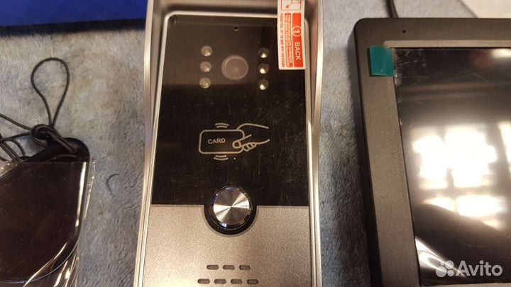 Видеодомофон с картами доступа