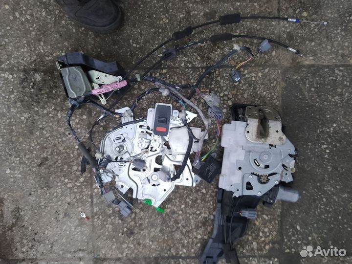 Замок сдвижной двери Honda freed