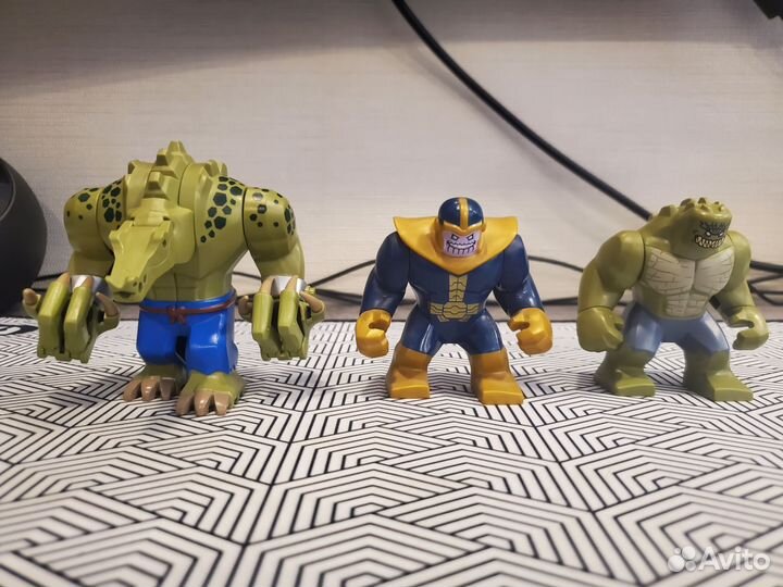 Lego фигурки из разных наборов