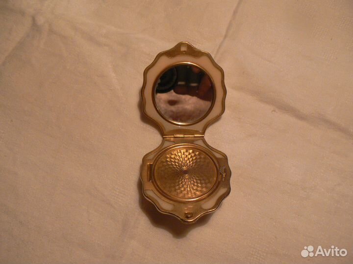 Пудреница зеркало серебряная 875 пробы