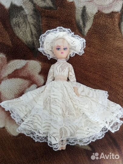 Кукла-невеста в наряде ручной работы