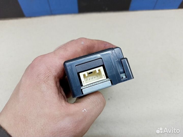 Блок управления центральным замком RAV 4 2013