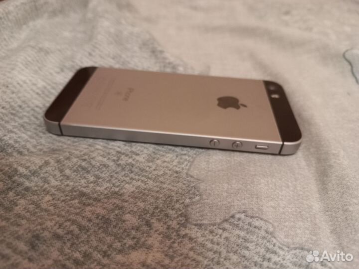 iPhone SE, 32 ГБ