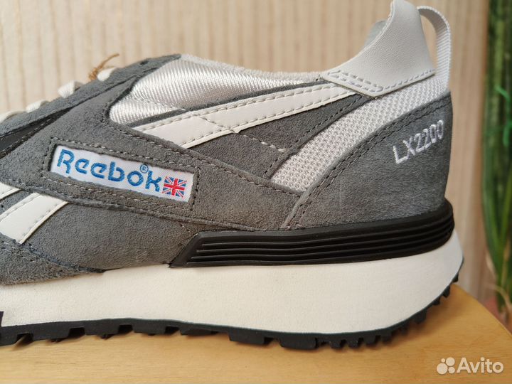 Кроссовки Reebok Classics LX2200, размер 10,5 US