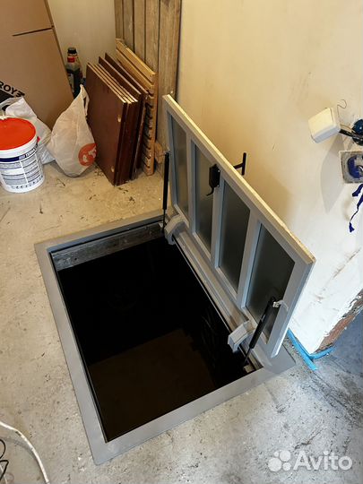 Напольный люк в подвал