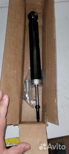 Амортизатор Nissan Murano Z52R задний e62105bf0b