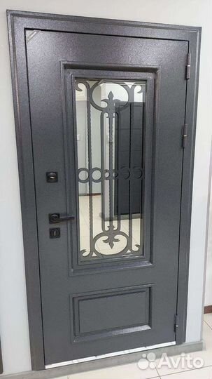 Дверь входная со стеклопакетом