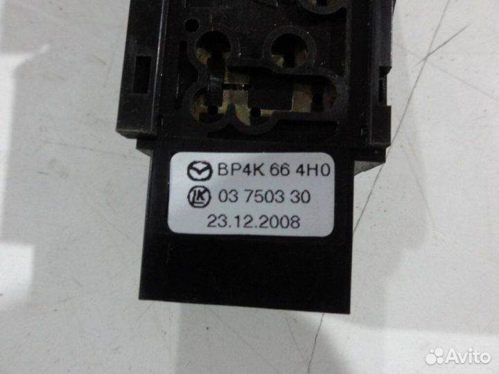 Кнопка аварийной сигнализации Mazda Axela седан ZY