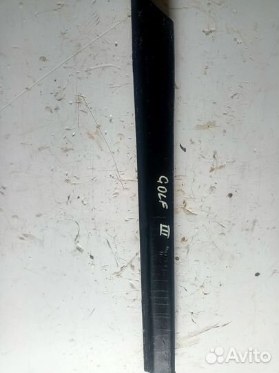 Молдинг крыла заднего левого Volkswagen Golf 3