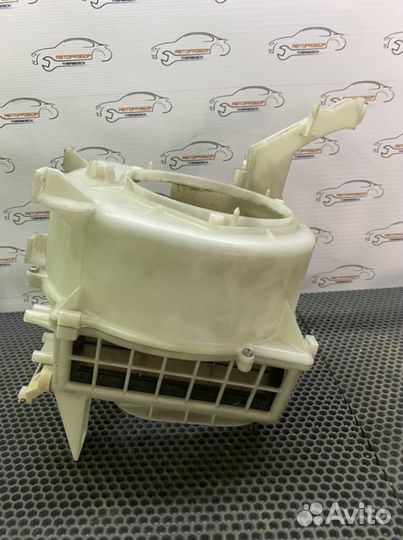 Корпус моточика отопителя Mitsubishi Libero