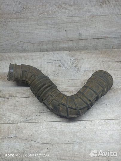 Патрубок воздушного фильтра Dodg Caliber EBA 2006