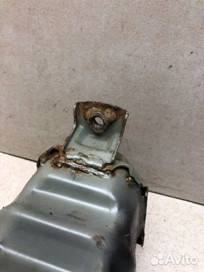 Кронштейн усилителя бампера передний правый Lifan