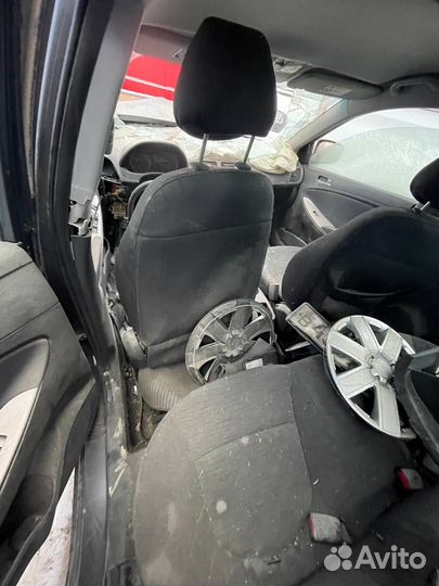 Hyundai Solaris 1.4 AT, 2016, битый, 185 000 км