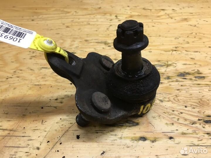 Шаровая опора передняя правая Toyota Corona Premio