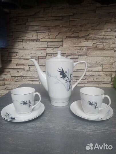 Чайник заварочный, чашки, блюдца