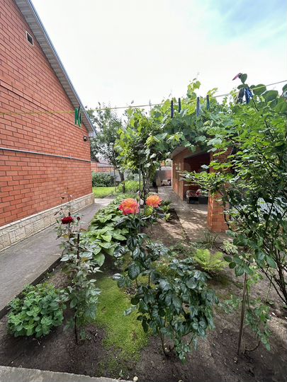 Дом 235 м² на участке 5,5 сот.