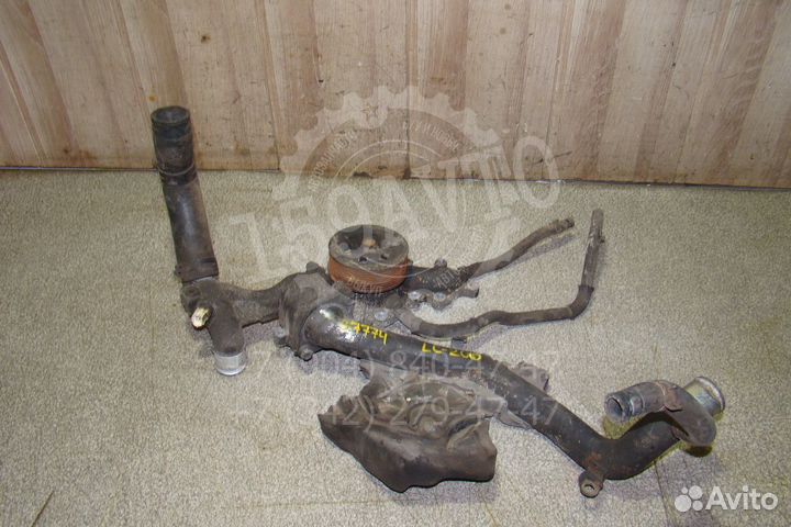 Насос водяной (помпа) Toyota Land Cruiser 200 200
