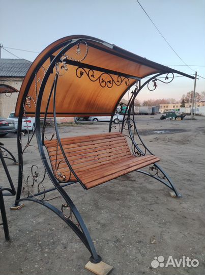 Качеля с крышей