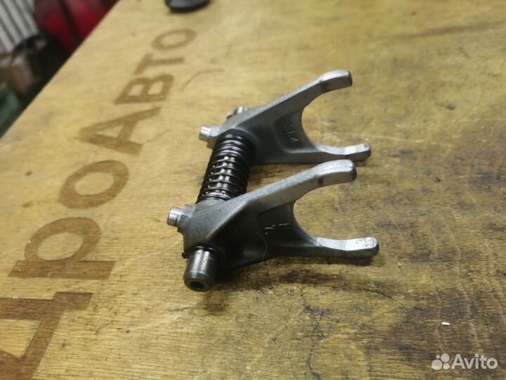 Ось с вилками в сборе Yamaha Grizzli 700