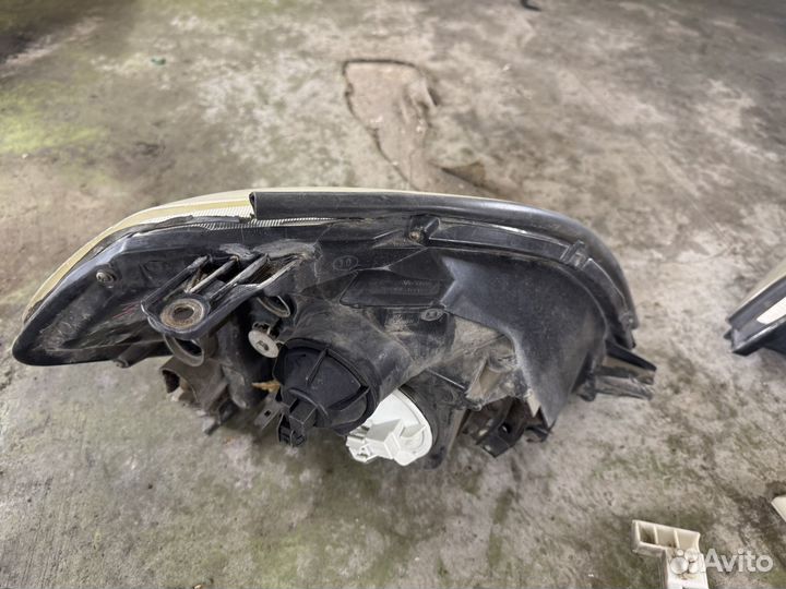 Фары на nissan teana j31