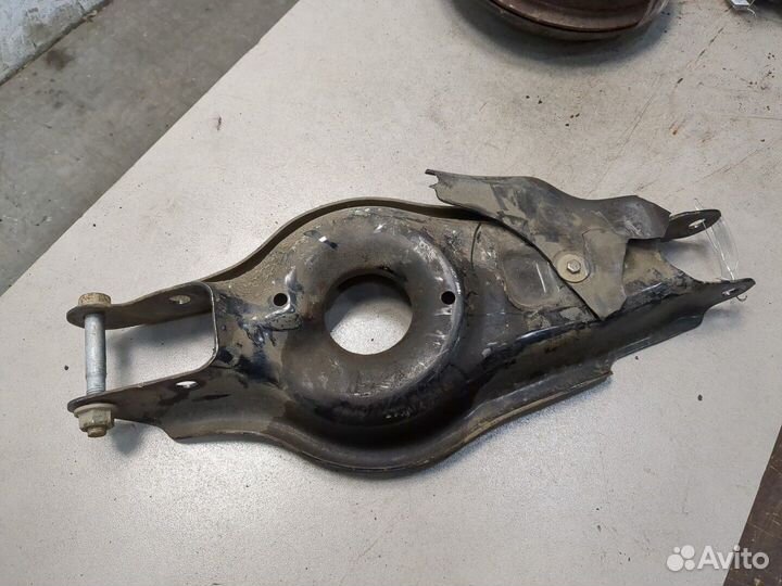 Рычаг подвески правый задний Tesla Model 3